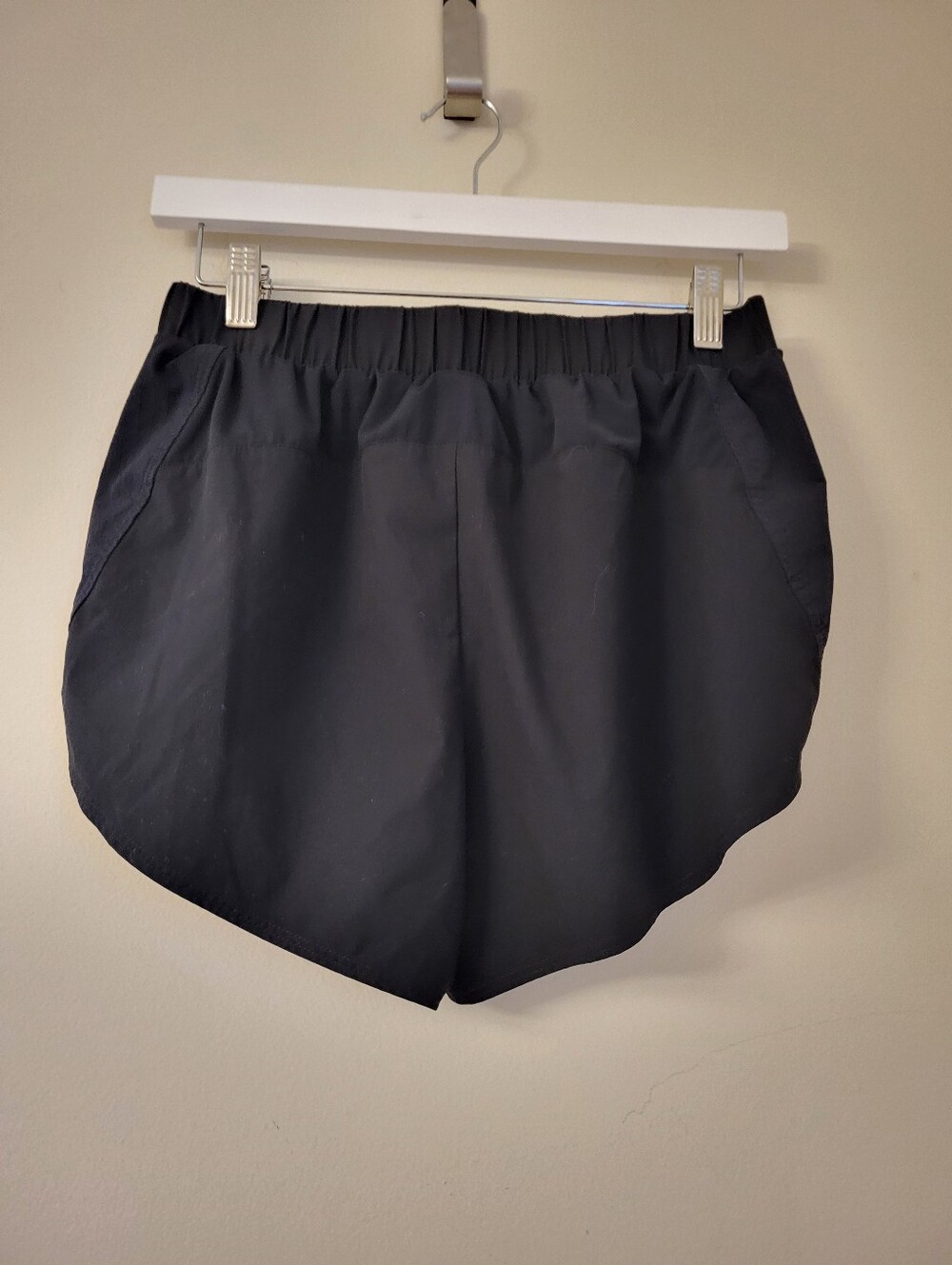 ALO Yoga Women's Black Athletic Shorts - Picture 2 of 5